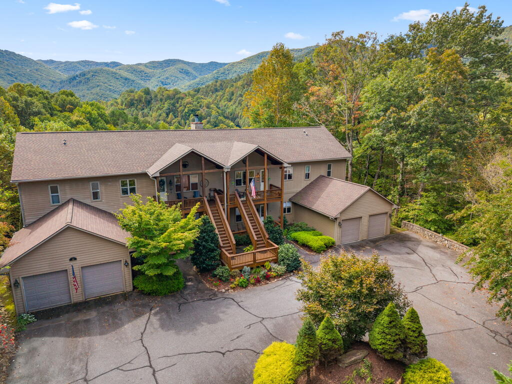 Photo of 160 White Oak Pointe, Whittier, NC 28789 (MLS # 26048736)