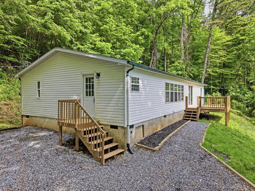 Photo of 508 Cripple Creek Rd, Sylva, NC 28779 (MLS # 26047400)
