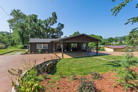 Photo of 410 Lyle Street, Franklin, NC 28734 (MLS # 26047370)