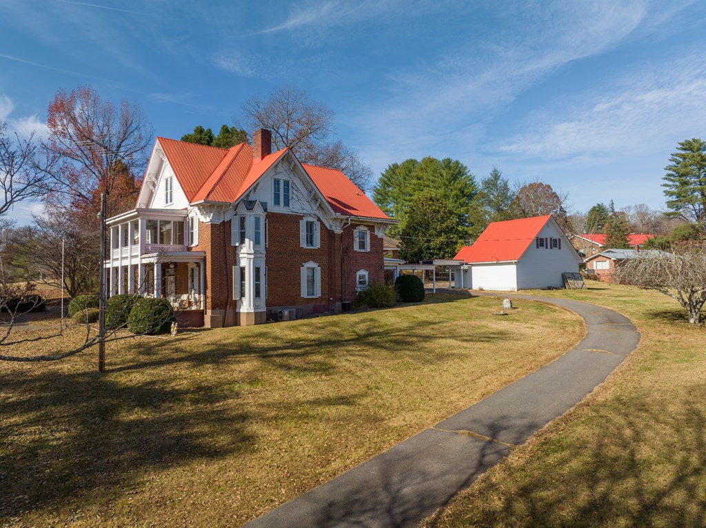 387 Ne Main Street