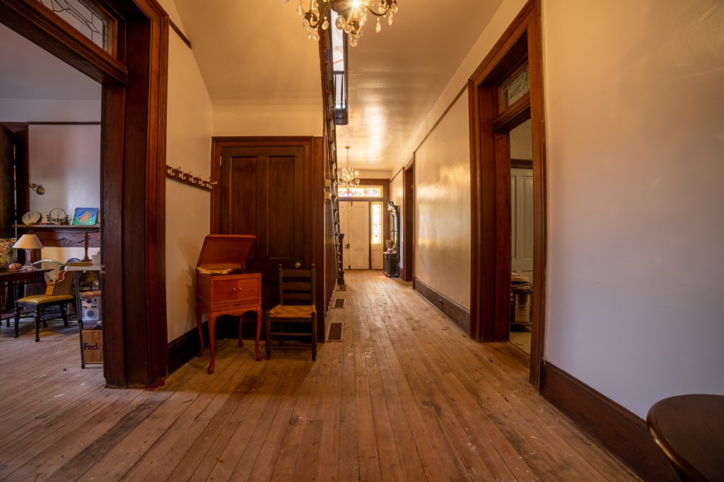 387 Ne Main Street