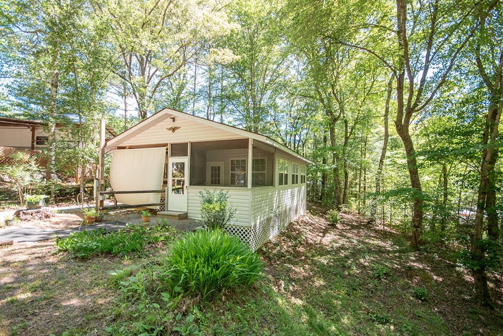 31 Robin Road