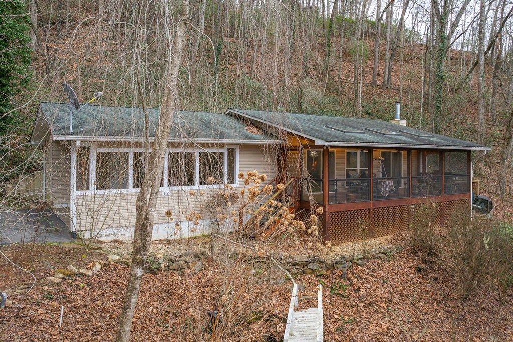 Photo of 12 Bear Cove Lane, Bryson City, NC 28713 (MLS # 26043169)