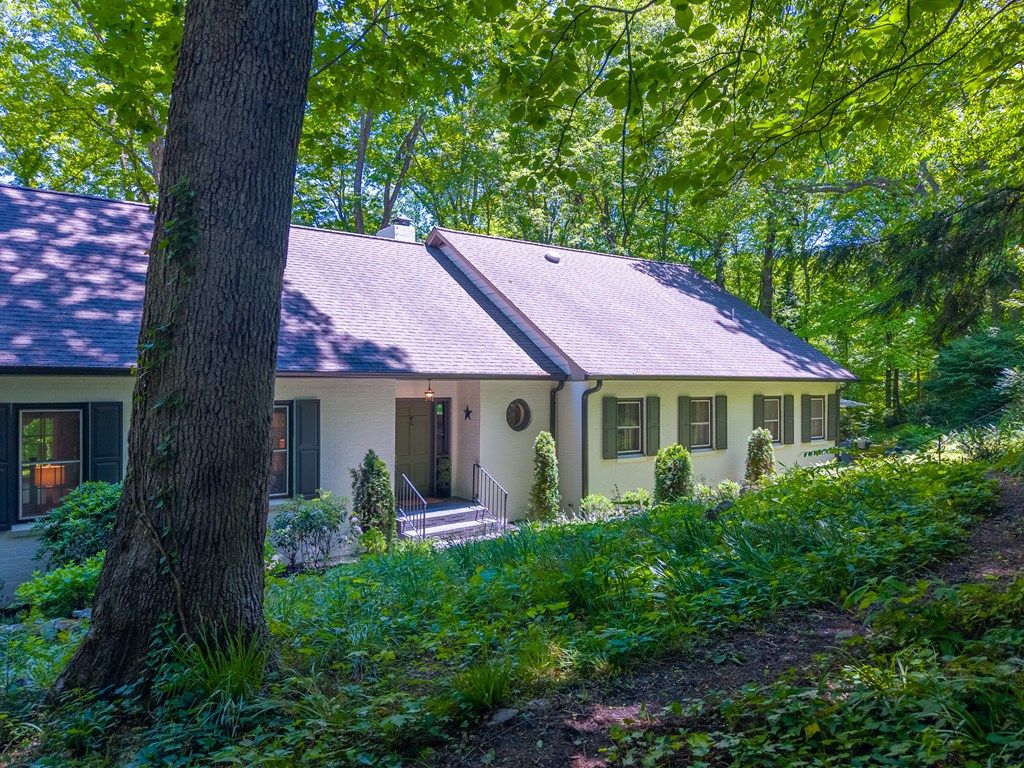 Photo of 77 Oakwood Ln, Sylva, NC 28779 (MLS # 26047336)