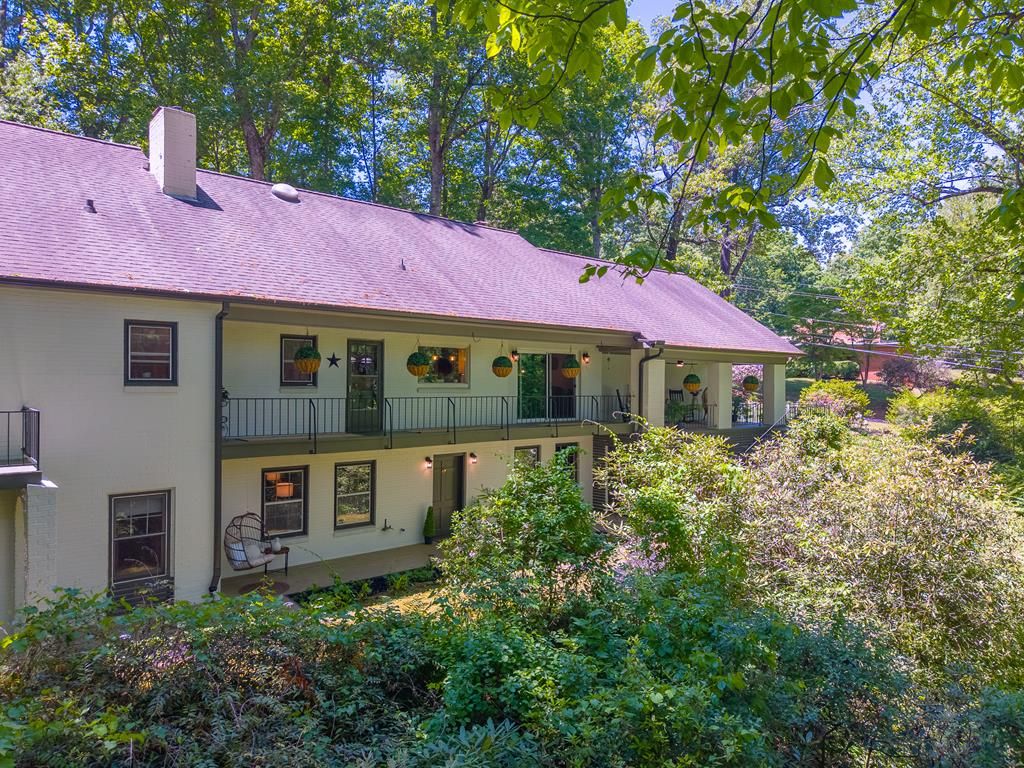Photo of 77 Oakwood Ln, Sylva, NC 28779 (MLS # 26047336)