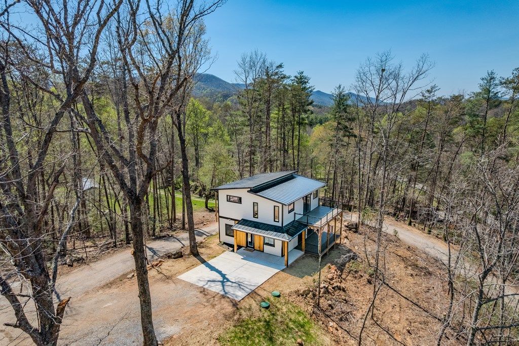 Photo of 85 Elrod Dr, Whittier, NC 28789 (MLS # 26046866)