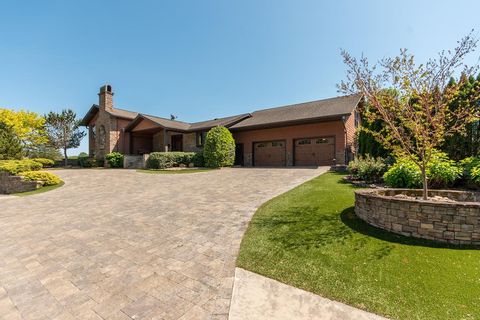 Photo of 59 White Oak Street, Franklin, NC 28734 (MLS # 26040801)