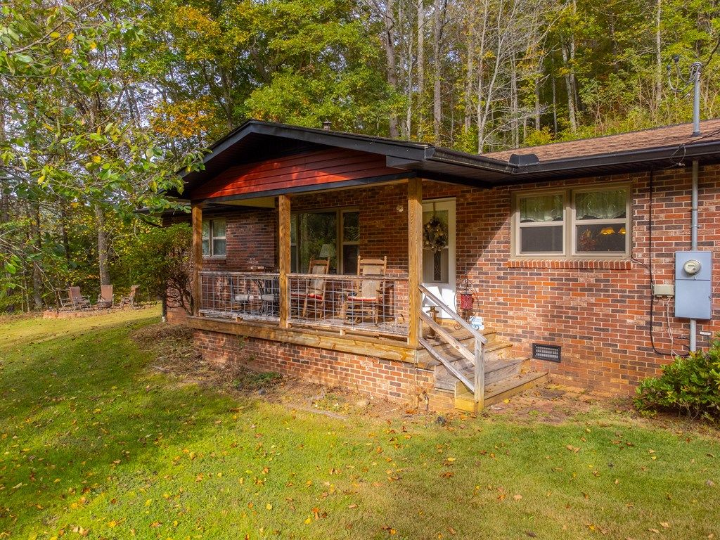 Photo of 187 Garnet Rd, Sylva, NC 28779 (MLS # 26042626)