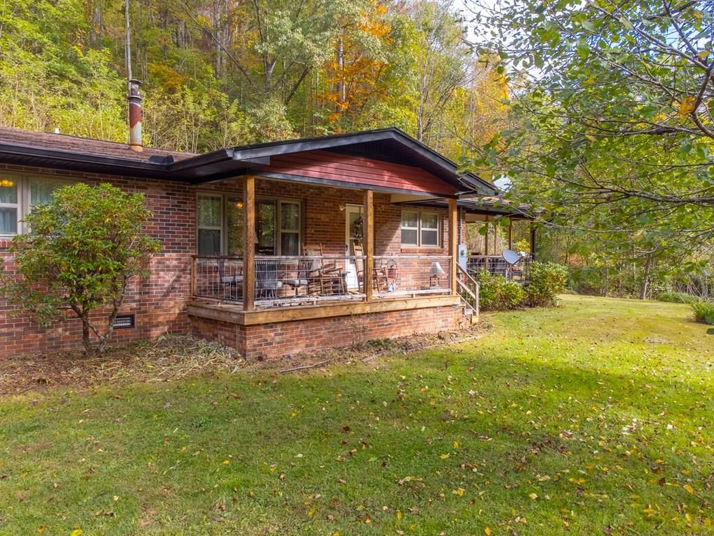 Photo of 187 Garnet Rd, Sylva, NC 28779 (MLS # 26042626)