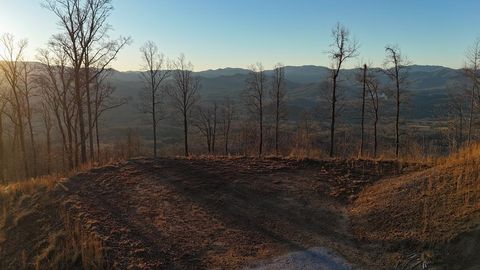 Photo of 572 Fulcher Summit Dr, Franklin, NC 28734 (MLS # 26045231)