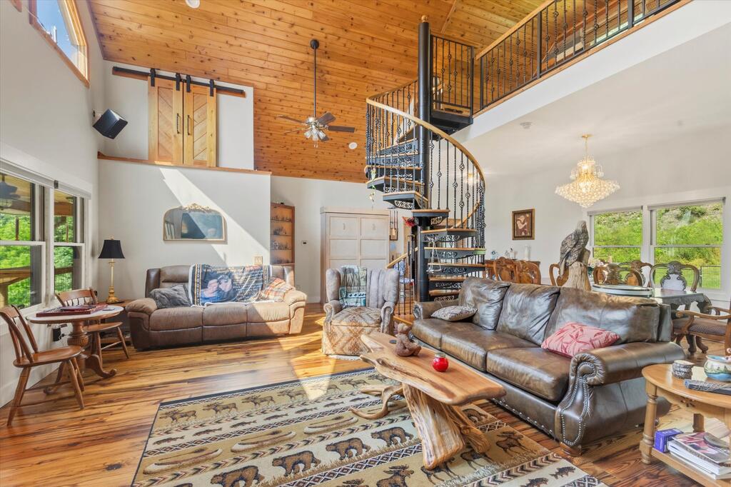 2533 Coopers Creek Rd