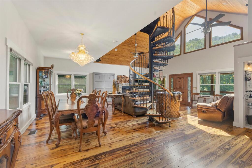 2533 Coopers Creek Rd
