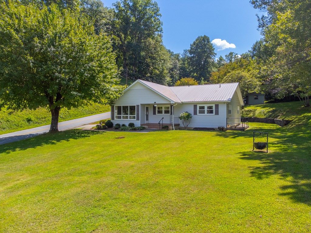 Photo of 144 Cherry St, Sylva, NC 28779 (MLS # 26042089)
