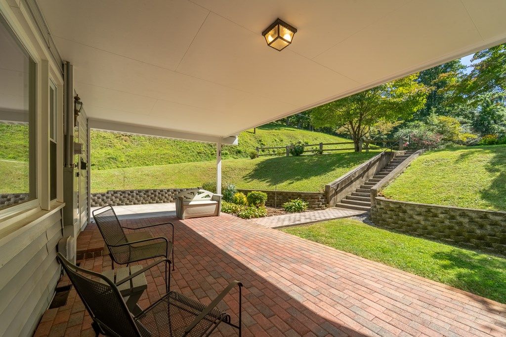 Photo of 144 Cherry St, Sylva, NC 28779 (MLS # 26042089)