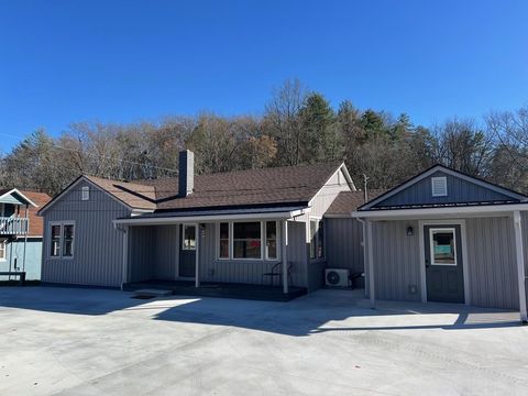 Photo of 604/610 W. Palmer Street, Franklin, NC 28734 (MLS # 26042653)