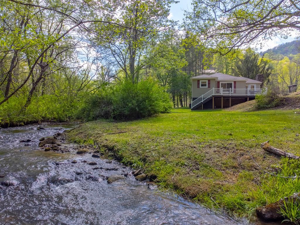 Photo of 1303 Atoah Road, Robbinsville, NC 28771 (MLS # 26046992)