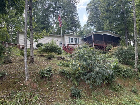 Photo of 627 Hiland Park Ln, Franklin, NC 28734 (MLS # 26048501)