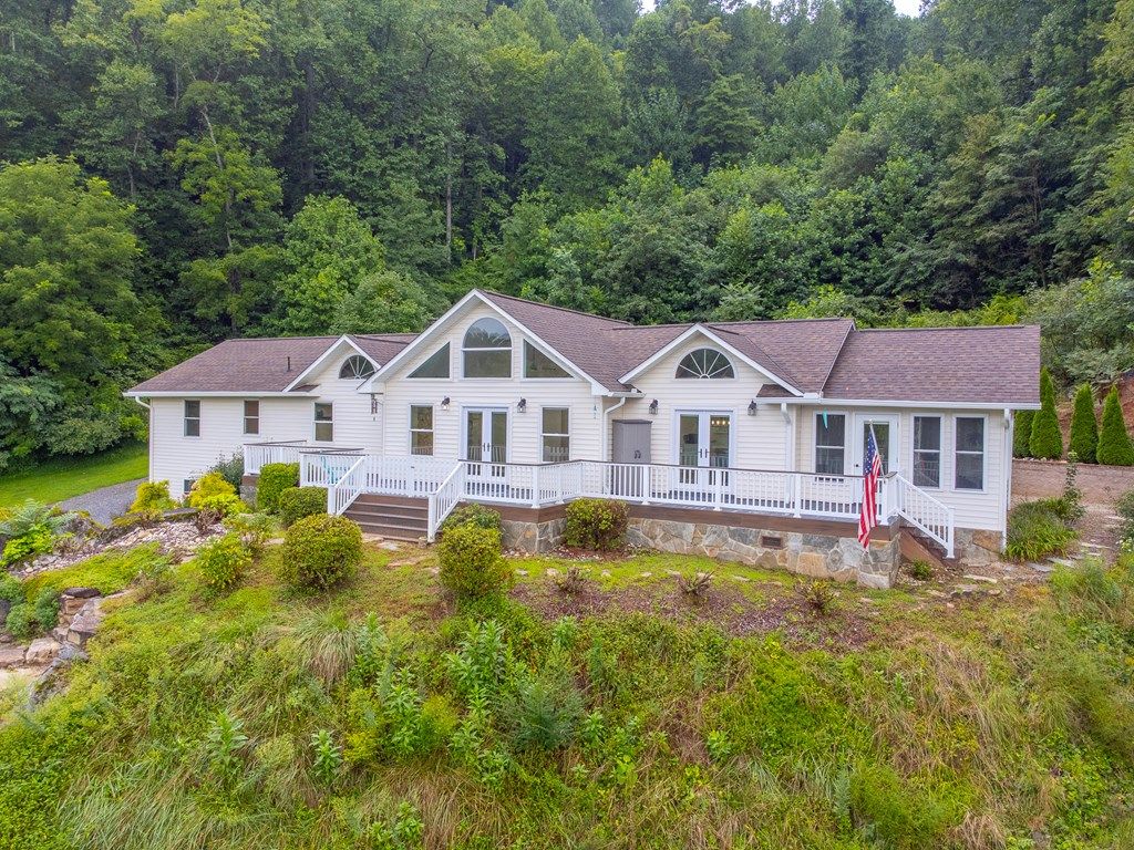 Photo of 770 Discovery Place, Sylva, NC 28779 (MLS # 26041893)