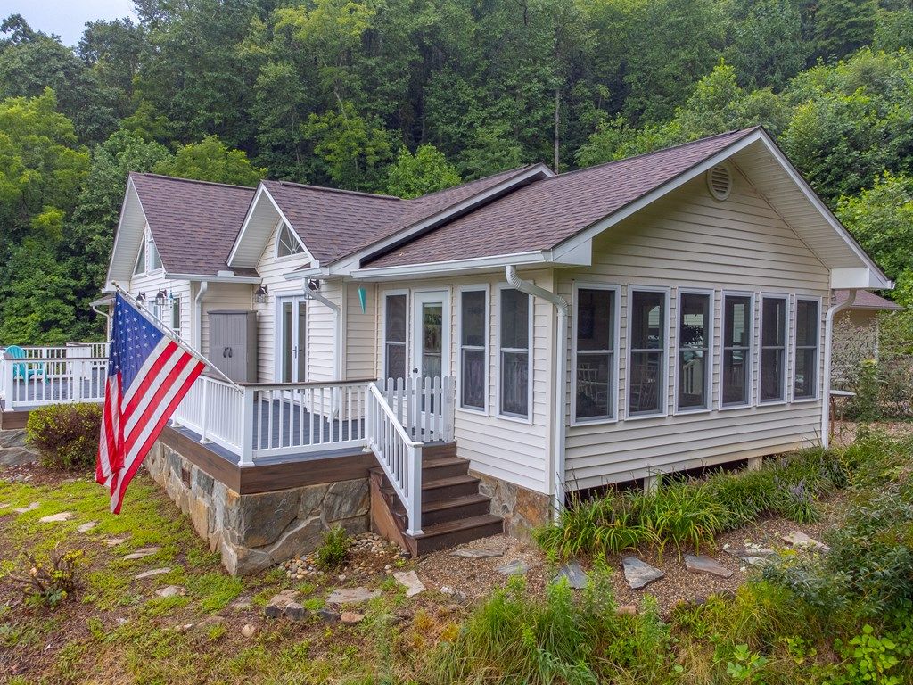 Photo of 770 Discovery Place, Sylva, NC 28779 (MLS # 26041893)