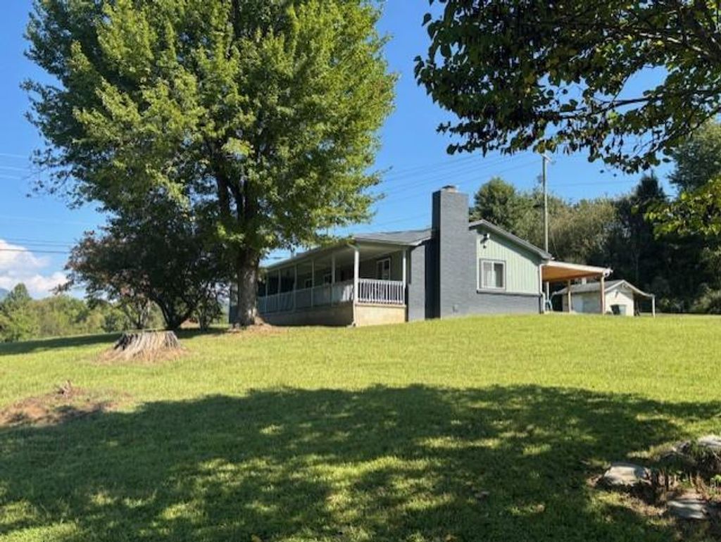 Photo of 43 Flaming Arrow Dr, Whittier, NC 28789 (MLS # 26045250)