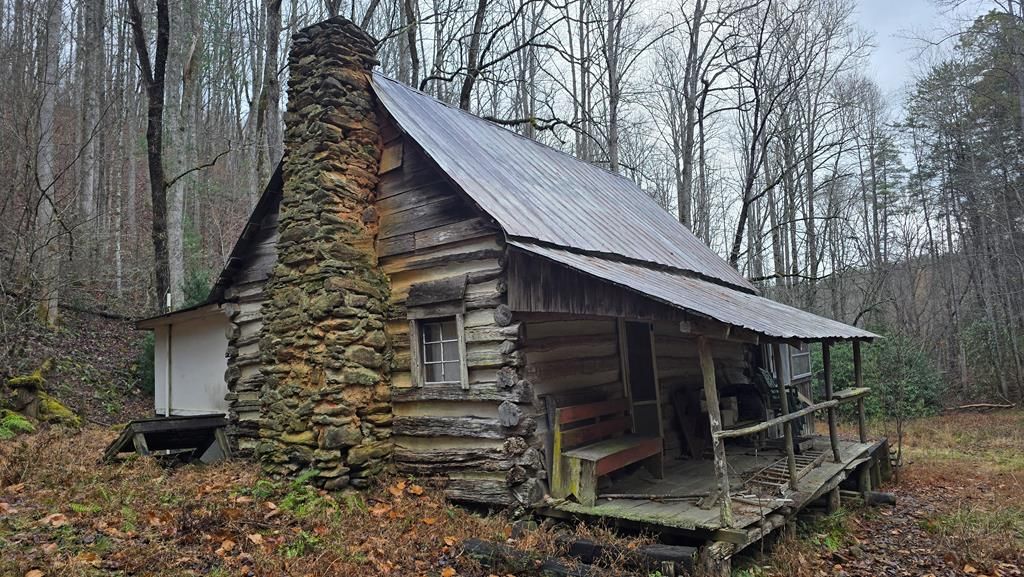 Photo of 110 Eagles View, Bryson City, NC 28713 (MLS # 26042944)