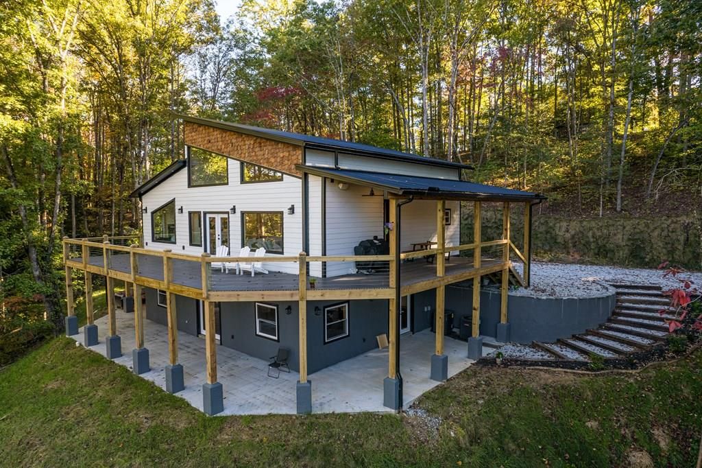 Photo of 272 West Ridge Dr, Bryson City, NC 28713 (MLS # 26041275)