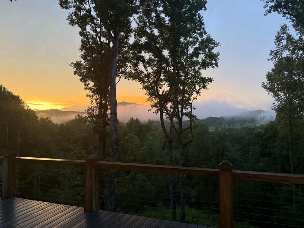 Photo of 272 West Ridge Dr, Bryson City, NC 28713 (MLS # 26041275)