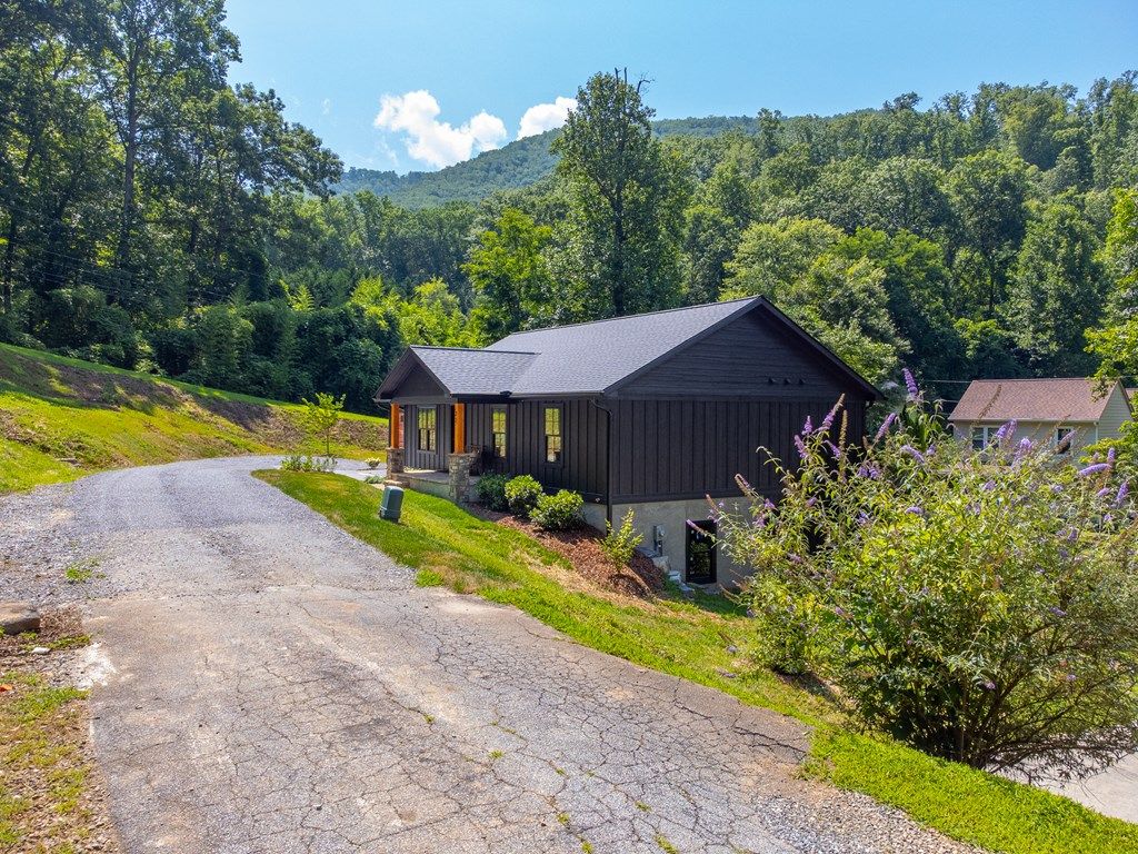Photo of 22 Crossing Lane, Sylva, NC 28779 (MLS # 26041554)