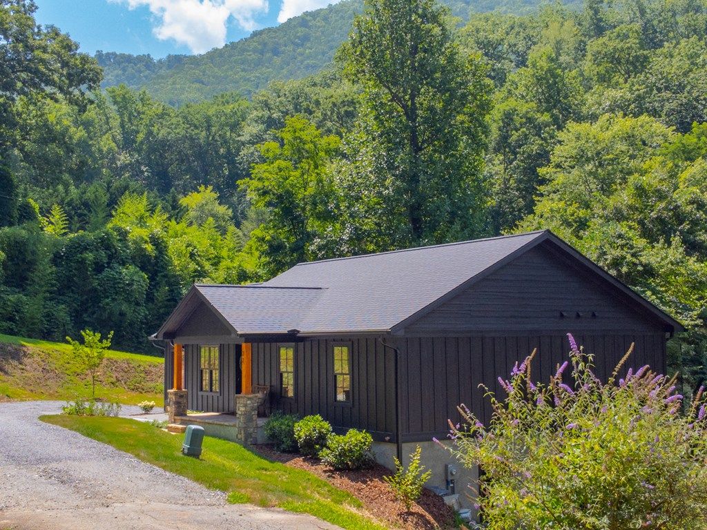 Photo of 22 Crossing Lane, Sylva, NC 28779 (MLS # 26041554)