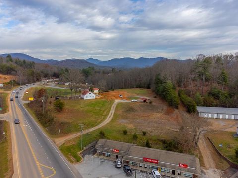Photo of 1661 Highlands Rd, Franklin, NC 28734 (MLS # 26042731)