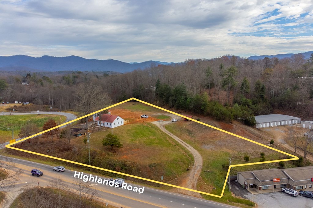 1661 Highlands Rd