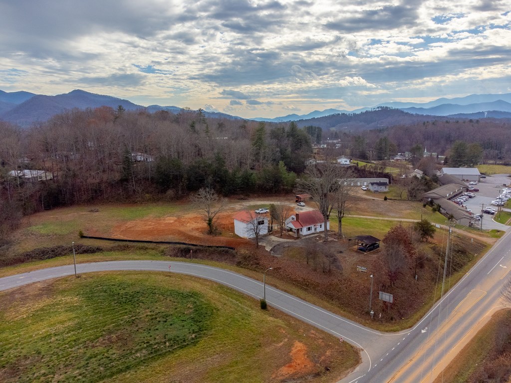1661 Highlands Rd