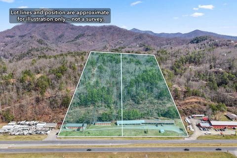 Photo of 5262-526 4 Us Highway 74 W, Whittier, NC 28789 (MLS # 26045416)