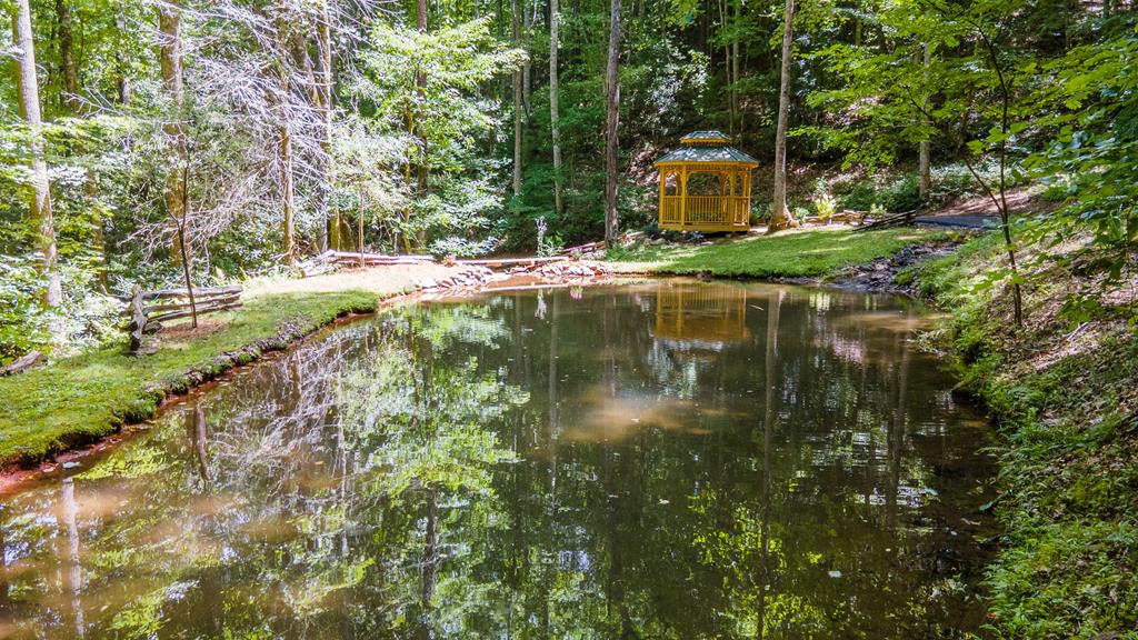 Franklin, North Carolina, 28734, United States, 3 Bedrooms Bedrooms, ,5 BathroomsBathrooms,Residential,Active,2043448