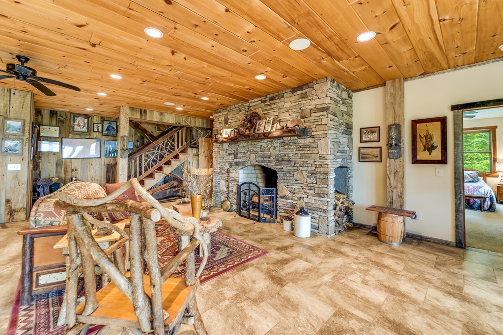 Franklin, North Carolina, 28734, United States, 3 Bedrooms Bedrooms, ,5 BathroomsBathrooms,Residential,Active,2043448