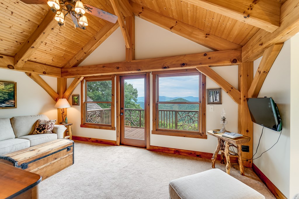 Franklin, North Carolina, 28734, United States, 3 Bedrooms Bedrooms, ,5 BathroomsBathrooms,Residential,Active,2043448