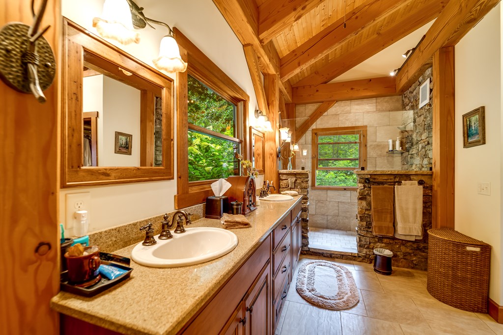Franklin, North Carolina, 28734, United States, 3 Bedrooms Bedrooms, ,5 BathroomsBathrooms,Residential,Active,2043448