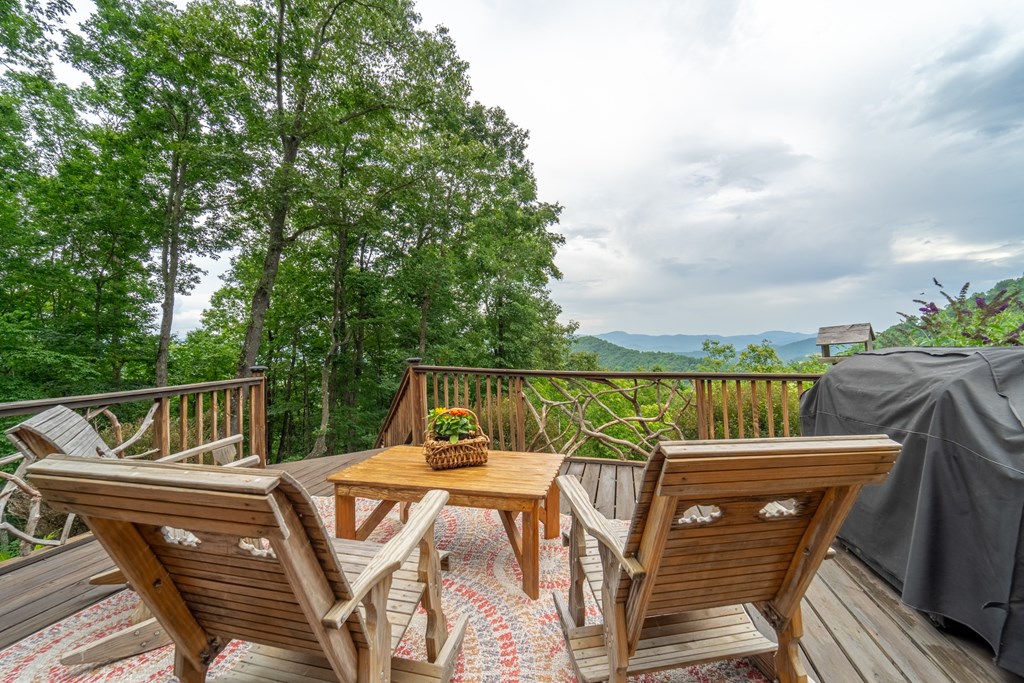 Franklin, North Carolina, 28734, United States, 3 Bedrooms Bedrooms, ,5 BathroomsBathrooms,Residential,Active,2043448