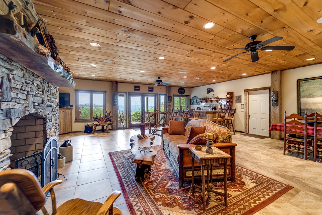 Franklin, North Carolina, 28734, United States, 3 Bedrooms Bedrooms, ,5 BathroomsBathrooms,Residential,Active,2043448