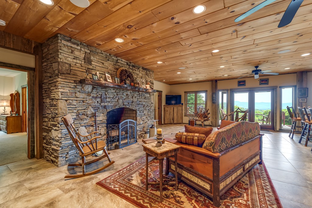 Franklin, North Carolina, 28734, United States, 3 Bedrooms Bedrooms, ,5 BathroomsBathrooms,Residential,Active,2043448