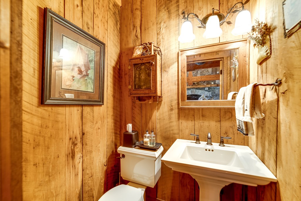 Franklin, North Carolina, 28734, United States, 3 Bedrooms Bedrooms, ,5 BathroomsBathrooms,Residential,Active,2043448