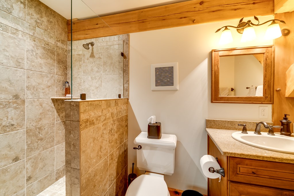 Franklin, North Carolina, 28734, United States, 3 Bedrooms Bedrooms, ,5 BathroomsBathrooms,Residential,Active,2043448