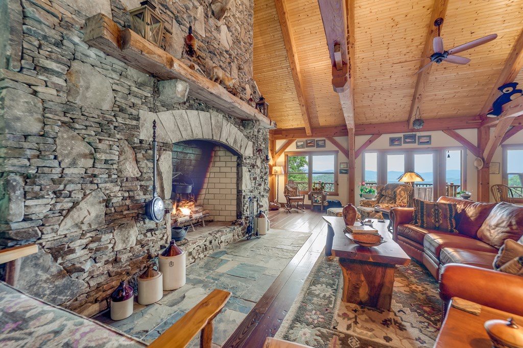 Franklin, North Carolina, 28734, United States, 3 Bedrooms Bedrooms, ,5 BathroomsBathrooms,Residential,Active,2043448