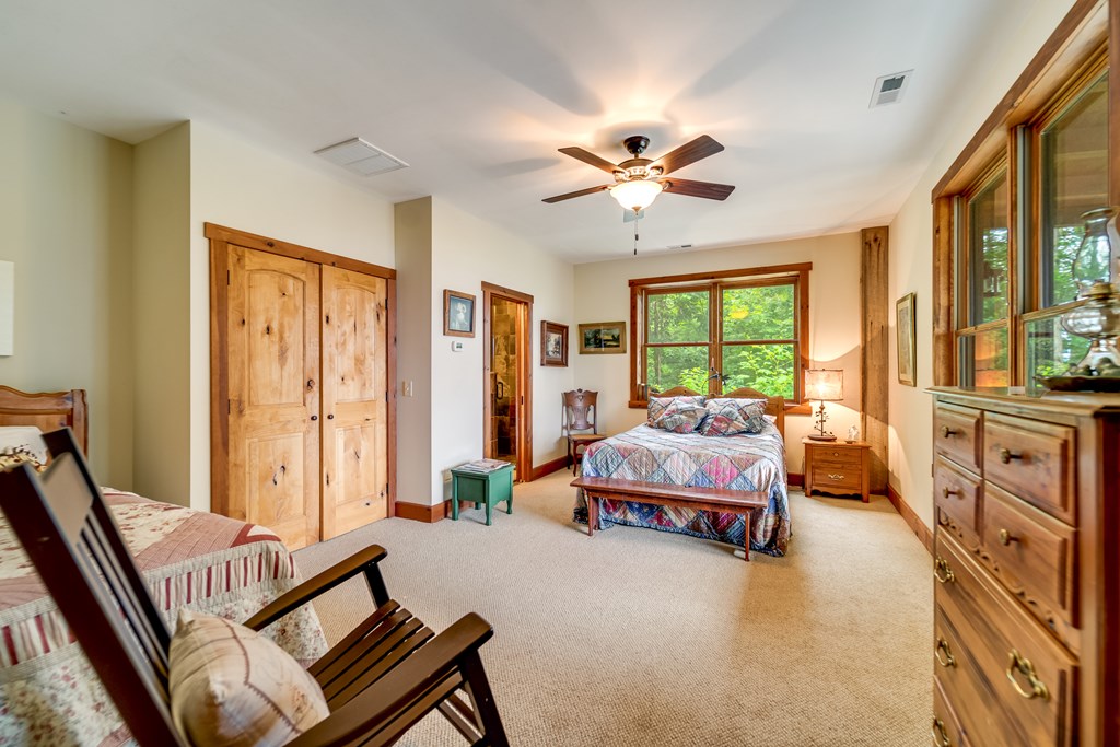 Franklin, North Carolina, 28734, United States, 3 Bedrooms Bedrooms, ,5 BathroomsBathrooms,Residential,Active,2043448