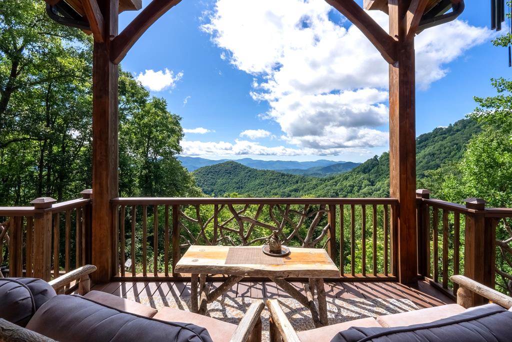 Franklin, North Carolina, 28734, United States, 3 Bedrooms Bedrooms, ,5 BathroomsBathrooms,Residential,Active,2043448
