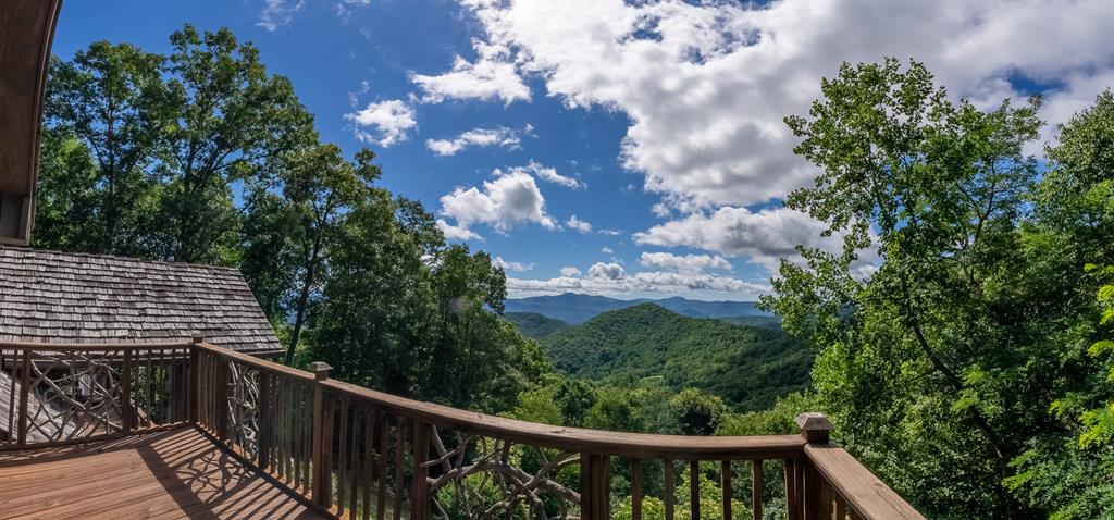 Franklin, North Carolina, 28734, United States, 3 Bedrooms Bedrooms, ,5 BathroomsBathrooms,Residential,Active,2043448