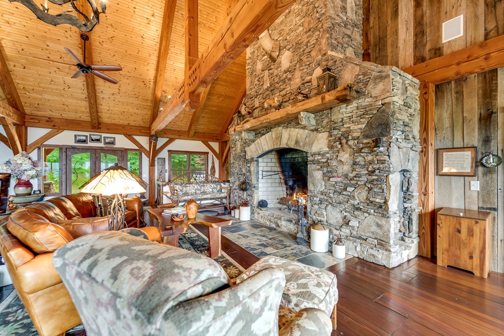 Franklin, North Carolina, 28734, United States, 3 Bedrooms Bedrooms, ,5 BathroomsBathrooms,Residential,Active,2043448