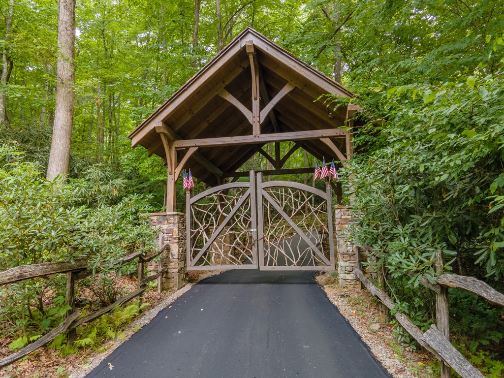 Franklin, North Carolina, 28734, United States, 3 Bedrooms Bedrooms, ,5 BathroomsBathrooms,Residential,Active,2043448