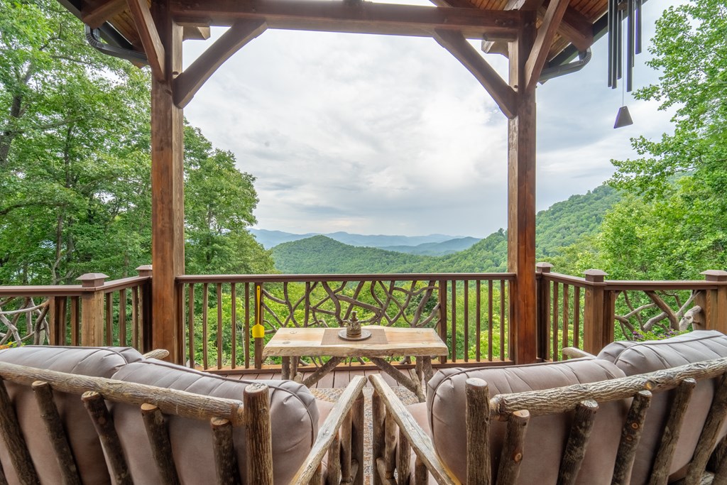 Franklin, North Carolina, 28734, United States, 3 Bedrooms Bedrooms, ,5 BathroomsBathrooms,Residential,Active,2043448
