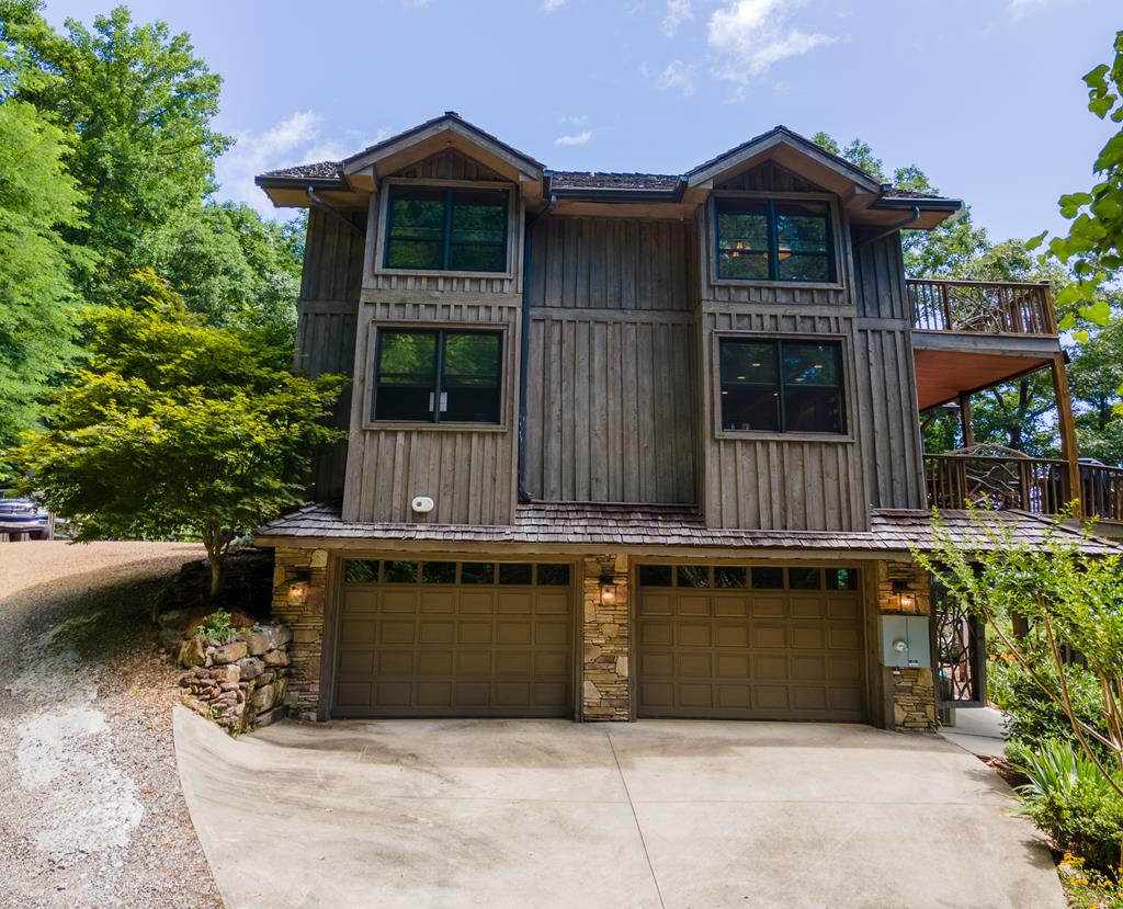 Franklin, North Carolina, 28734, United States, 3 Bedrooms Bedrooms, ,5 BathroomsBathrooms,Residential,Active,2043448
